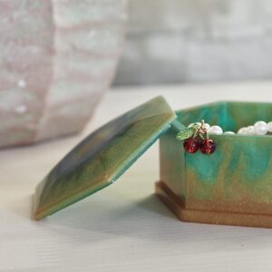 Kerliine Kuusnurkne Kerliine epoksiidvaigust ehetekarp